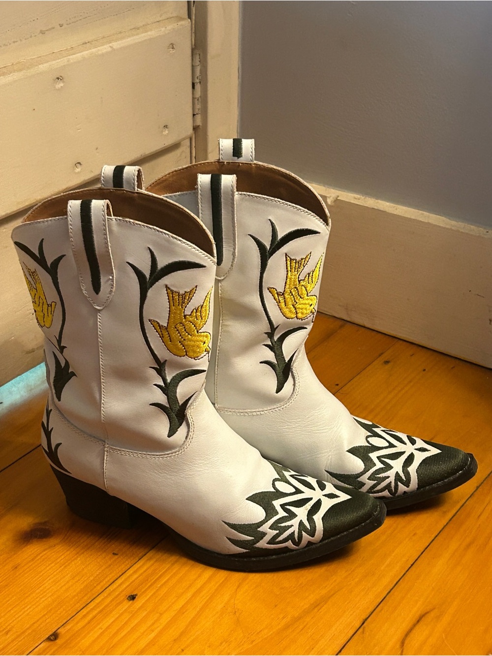 dingo Cowboy Cowgirl Boots Bird and Green vines - Picture 1 of 8